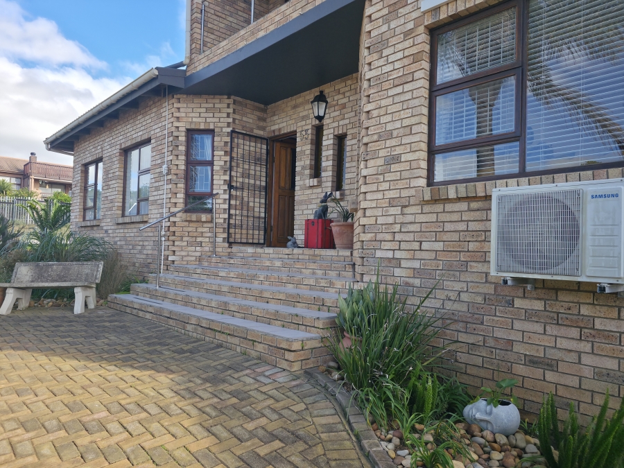 3 Bedroom Property for Sale in Wavecrest Eastern Cape